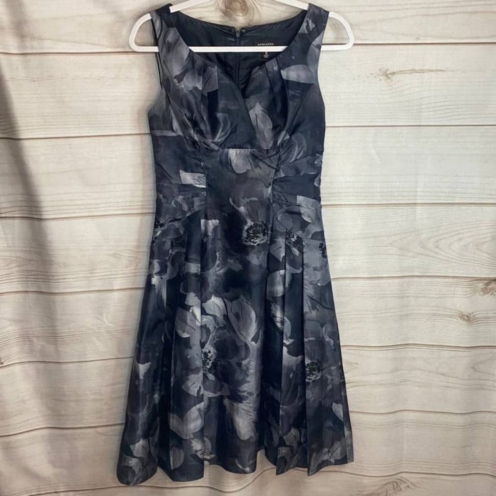 Elegant Floral Sleeveless Dress - Black and Gray